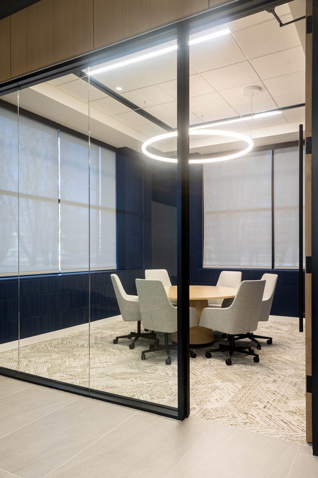 5600-headquarters-workplace-interiors-conference-room-a-gff-design